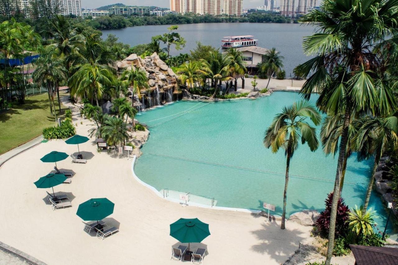 Mines Beach Resort Hotel Seri Kembangan Esterno foto