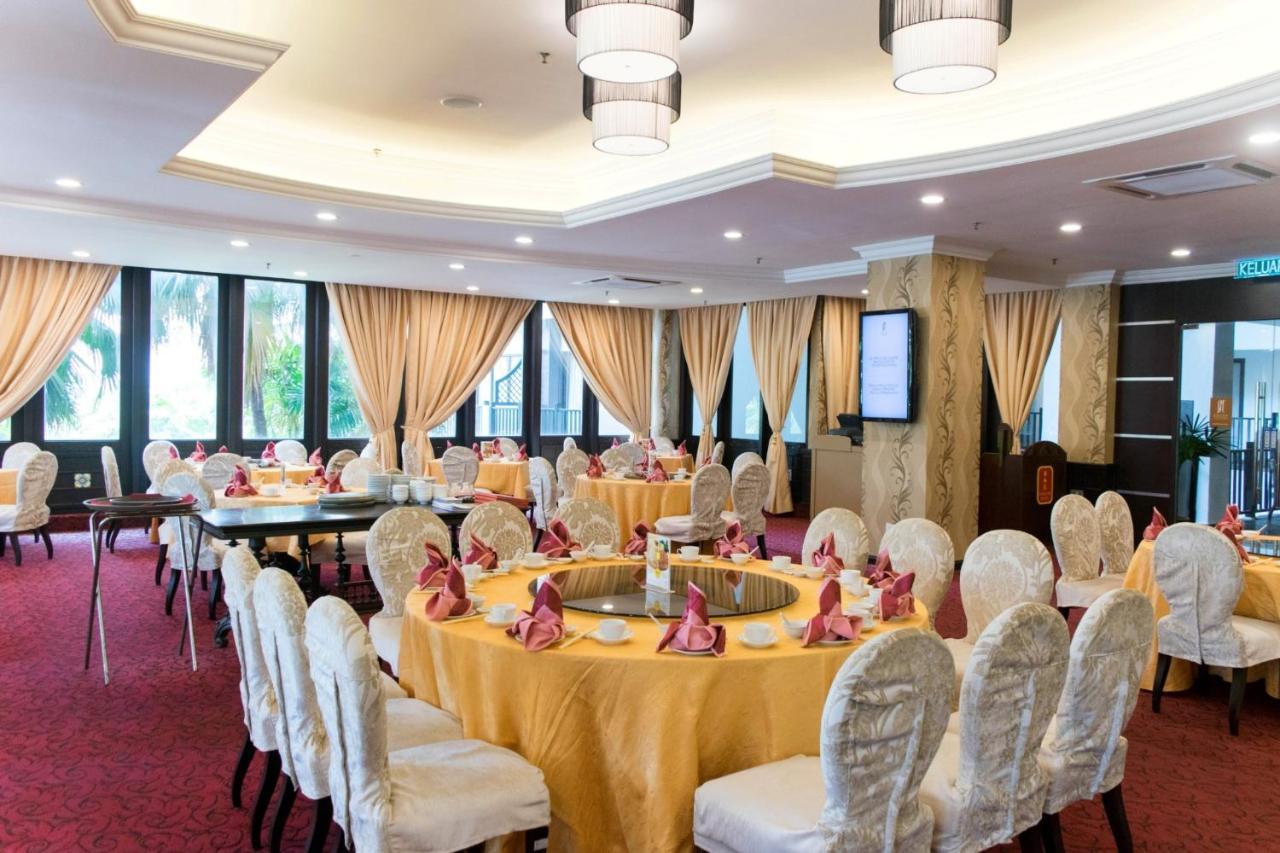 Mines Beach Resort Hotel Seri Kembangan Esterno foto