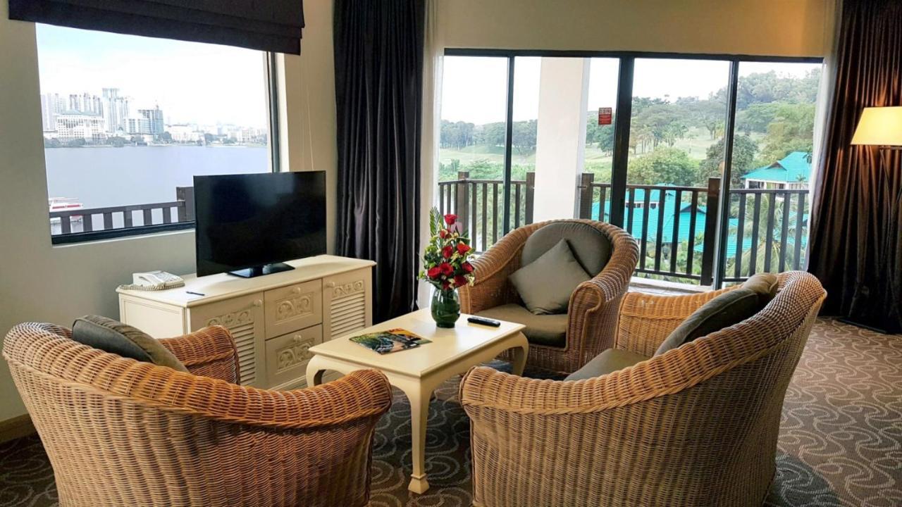 Mines Beach Resort Hotel Seri Kembangan Esterno foto