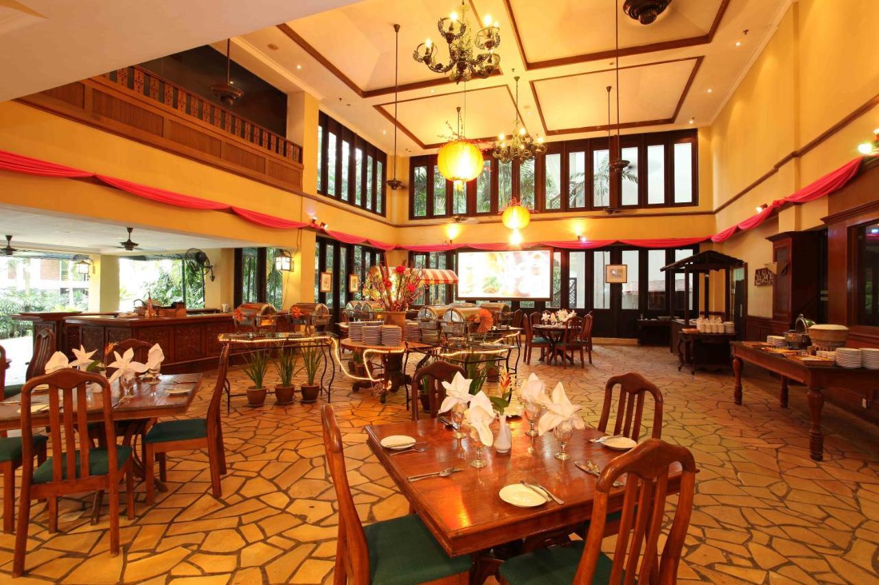 Mines Beach Resort Hotel Seri Kembangan Esterno foto