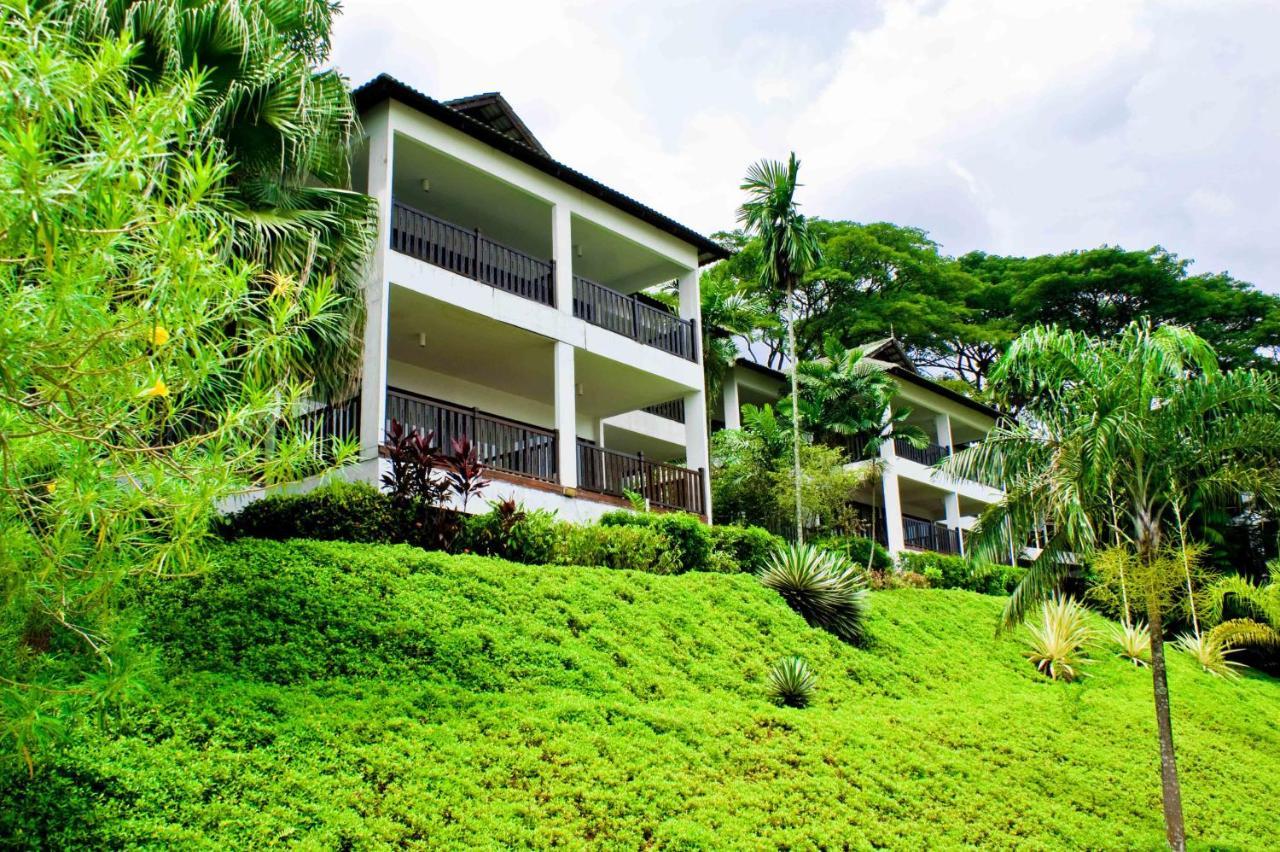 Mines Beach Resort Hotel Seri Kembangan Esterno foto