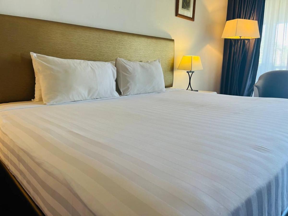 Mines Beach Resort Hotel Seri Kembangan Esterno foto