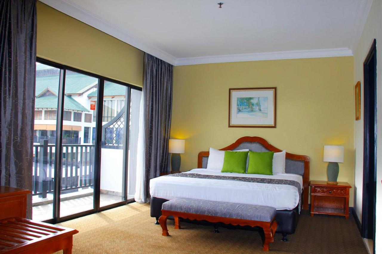 Mines Beach Resort Hotel Seri Kembangan Esterno foto