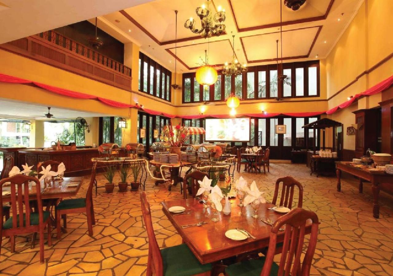 Mines Beach Resort Hotel Seri Kembangan Esterno foto