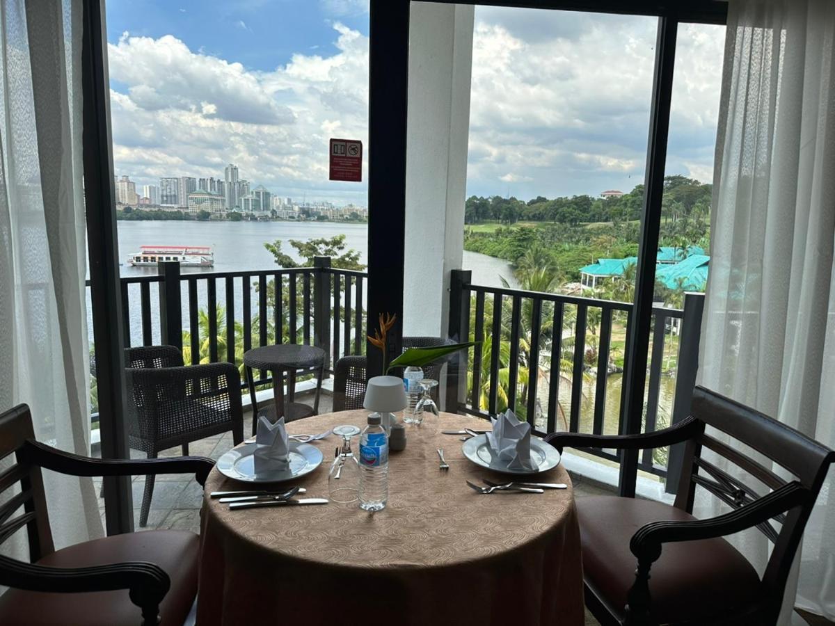 Mines Beach Resort Hotel Seri Kembangan Esterno foto