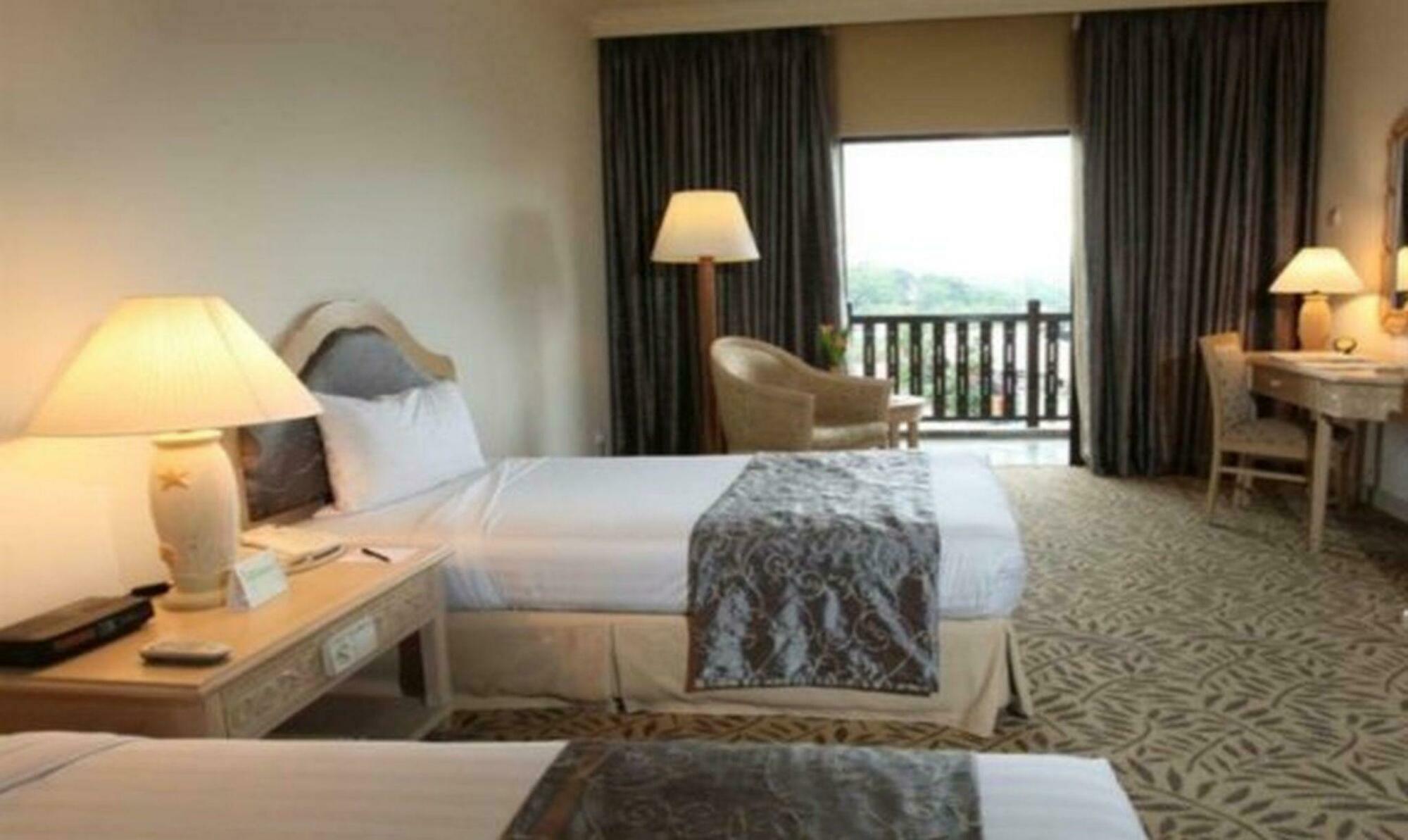 Mines Beach Resort Hotel Seri Kembangan Esterno foto